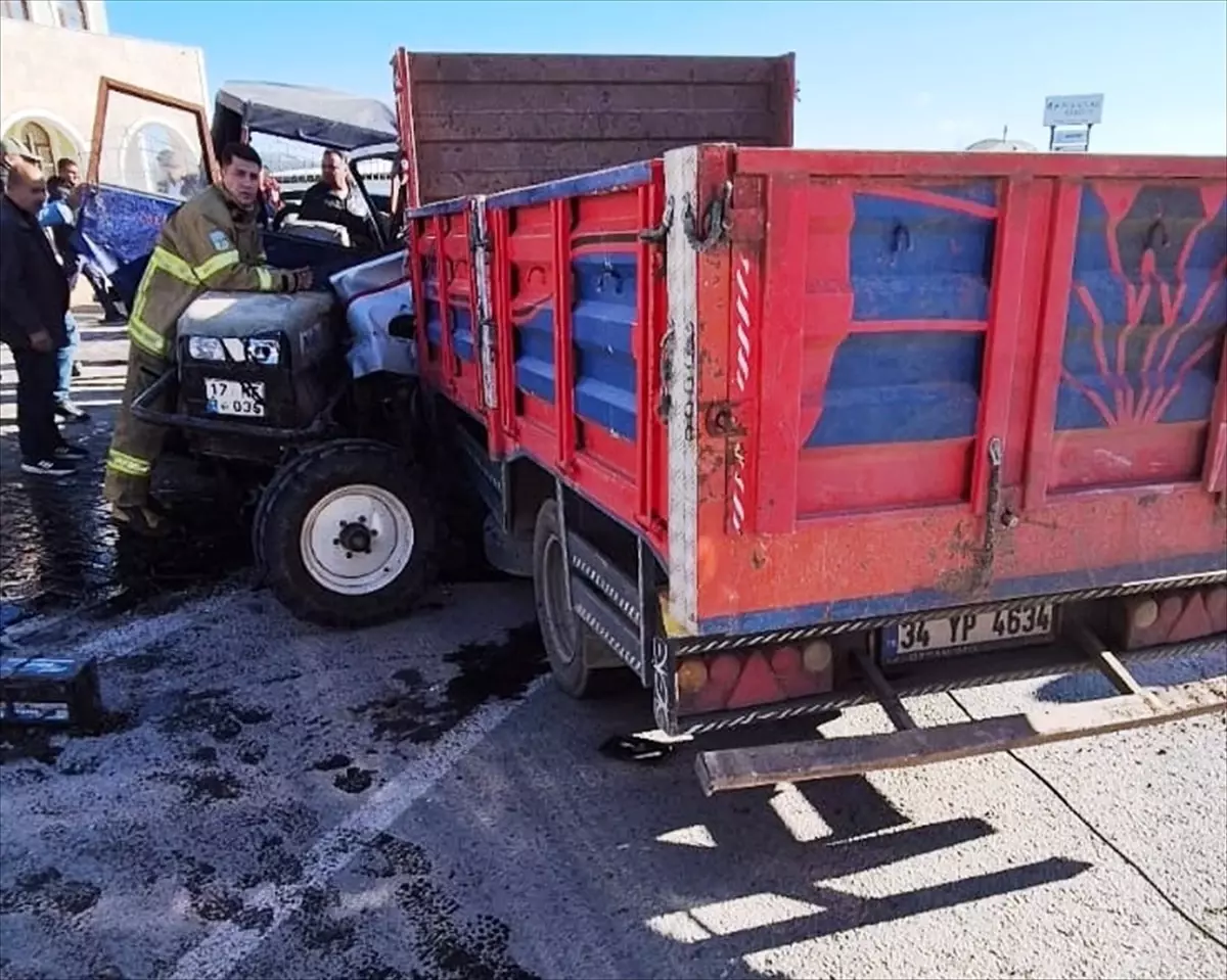 Ayvalık’ta Zeytin İşçilerini Taşıyan Traktör Kazada Çarptı